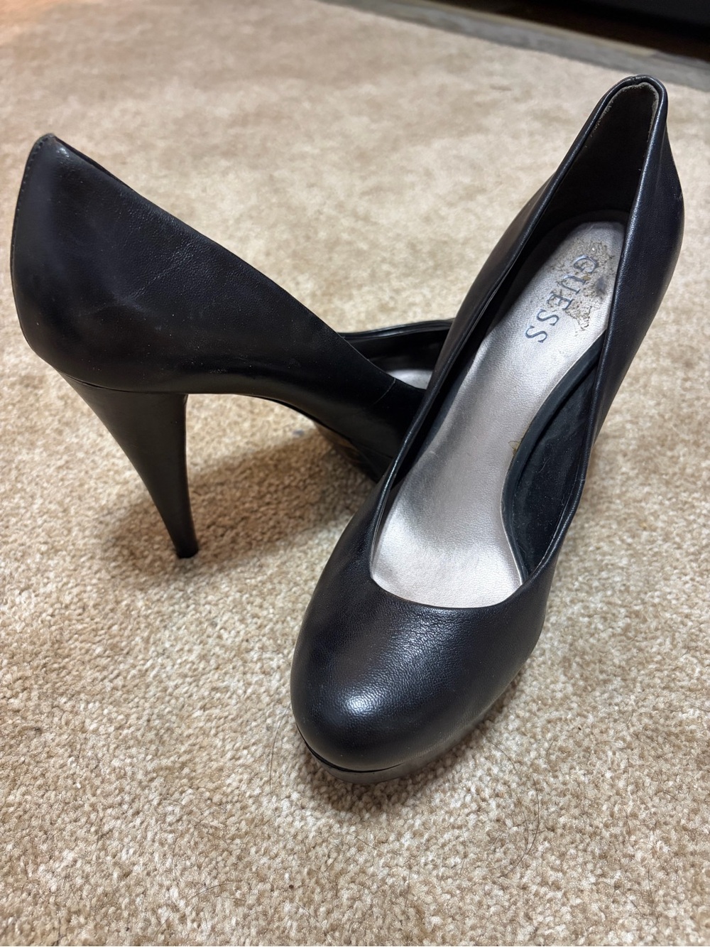 Guess Black Round-Toe High Heel Pumps